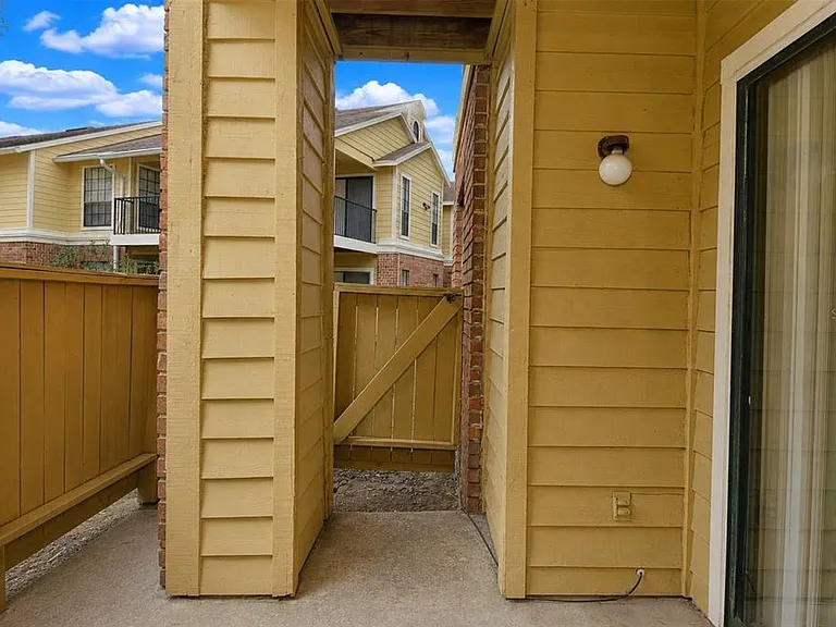 8718 Mallard Reserve Dr #104 — Photo 45