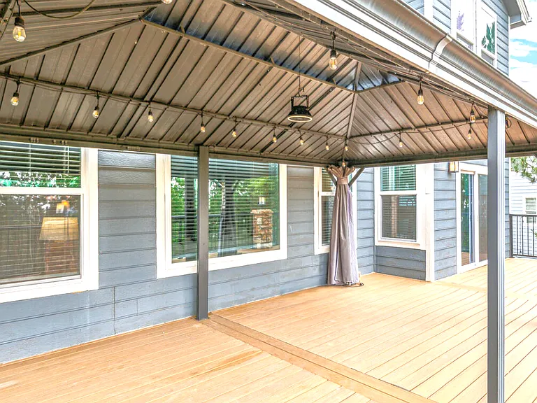 20214 E Lake Cir — Photo 15