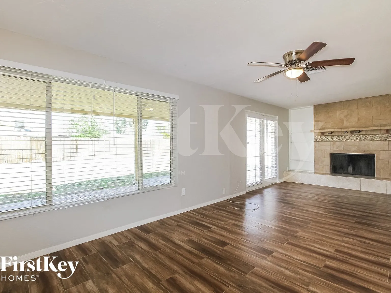 5 bed, 3.0 bath, 2498 sqft, $2,960 — Photo 3