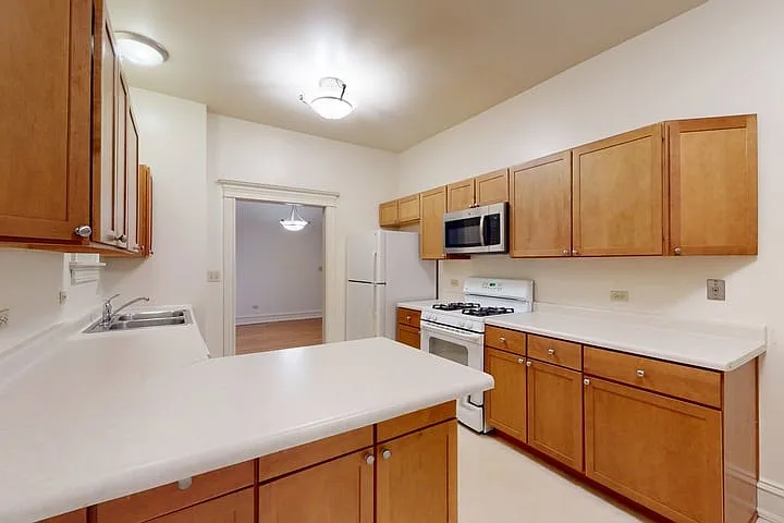 5533 S. Blackstone — Photo 13