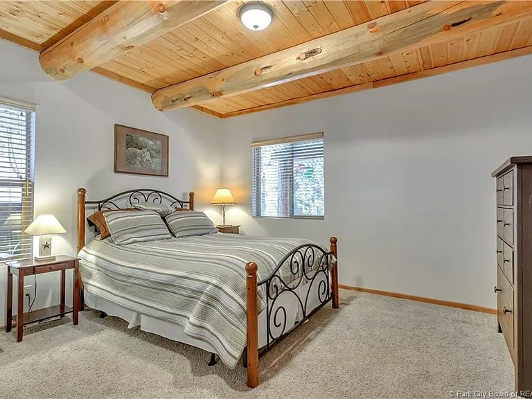 430 Parkview Dr — Photo 11