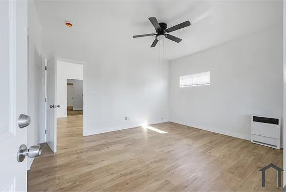 4222 1/2 Wall St — Photo 1