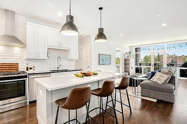 1st image of 5 N Oakley Ave #207