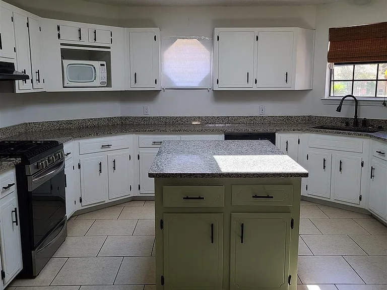 9024 Caribbean Dr — Photo 3