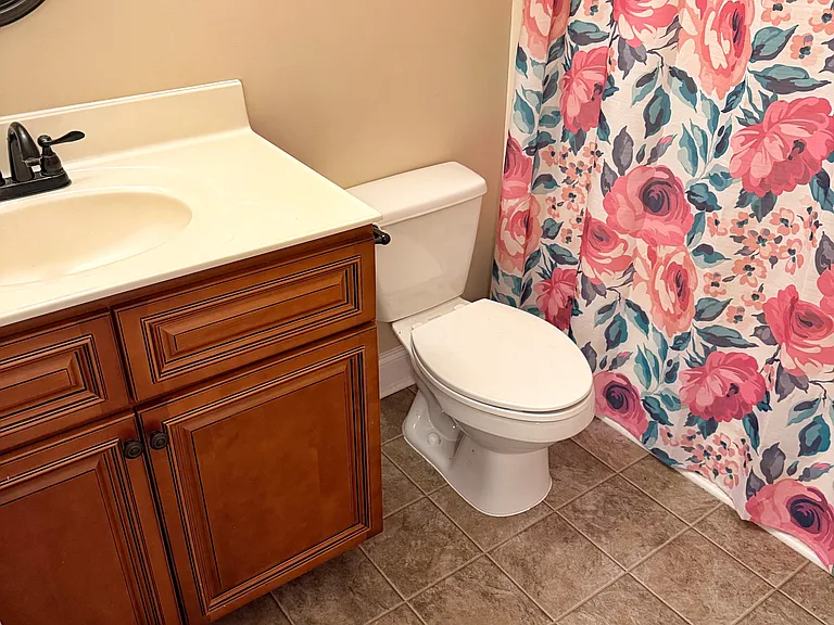 124 Landover Dr — Photo 32