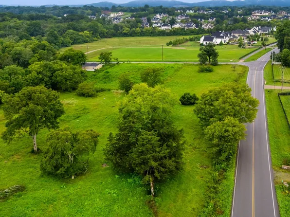 9861 Split Log Rd, Brentwood, TN 37027