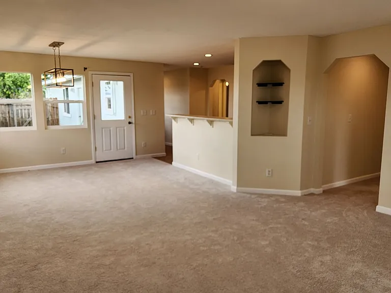 1435 Honey Locust Ave — Photo 8