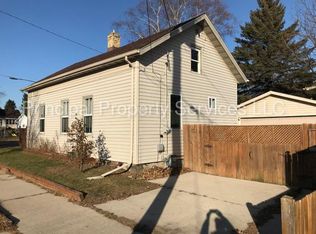 1135 S 11th St, Manitowoc, WI 54220