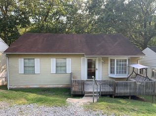 135 Oak St, Dunbar, WV 25064