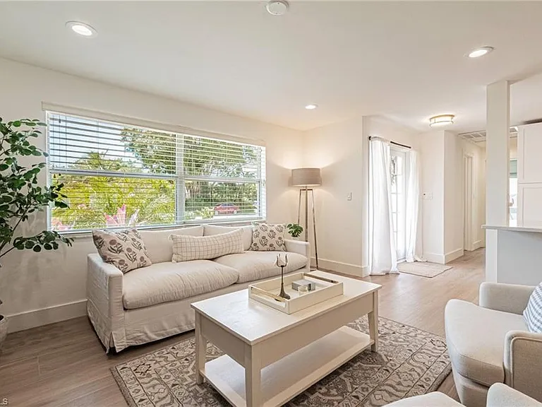 1530 Mandarin Rd — Photo 3