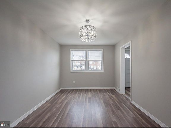 5th image of 3032 W Court Ave