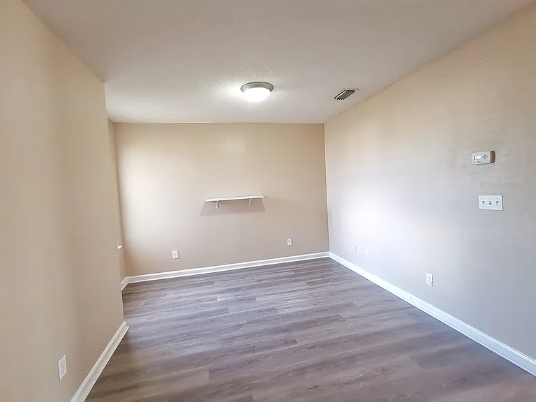 2352 Sunset Bluff Dr — Photo 10