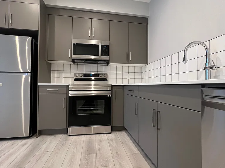 1304 Rutherford Rd SW — Photo 4