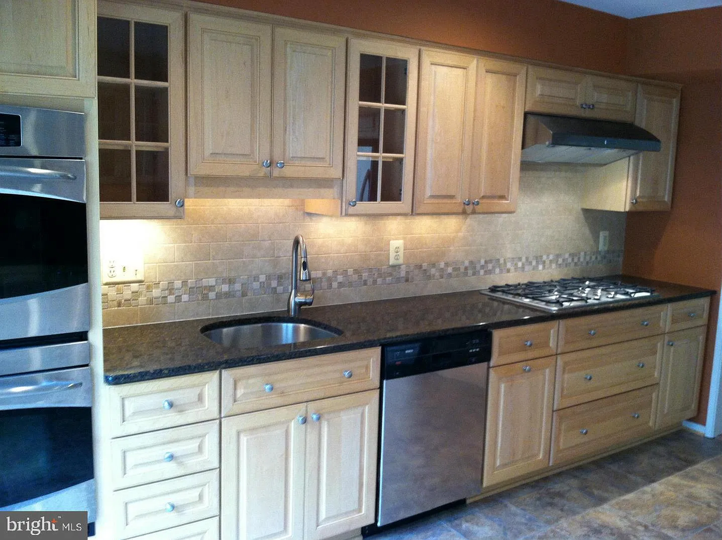 3 bed, 4.0 bath, 2308 sqft, $3,950 — Photo 4