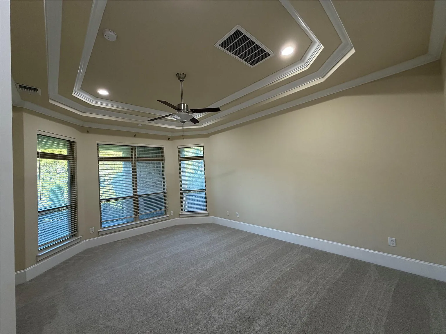 5 bed, 6.0 bath, 4259 sqft, $3,900 — Photo 4