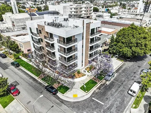 1 bed, 740 sqft, $3,150 — Photo 4