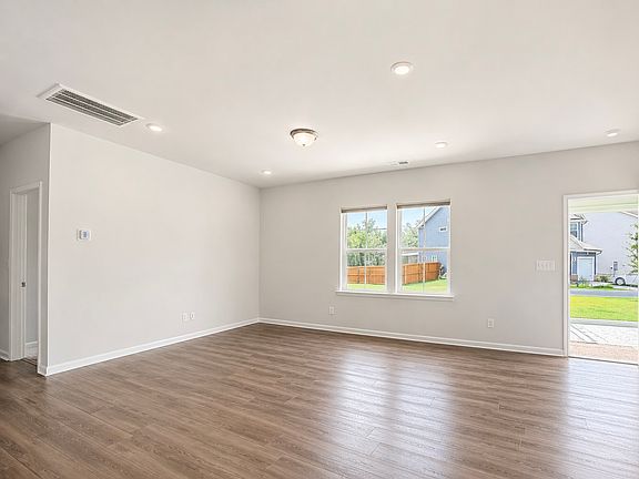 5th image of 104 Fair Isle Ct