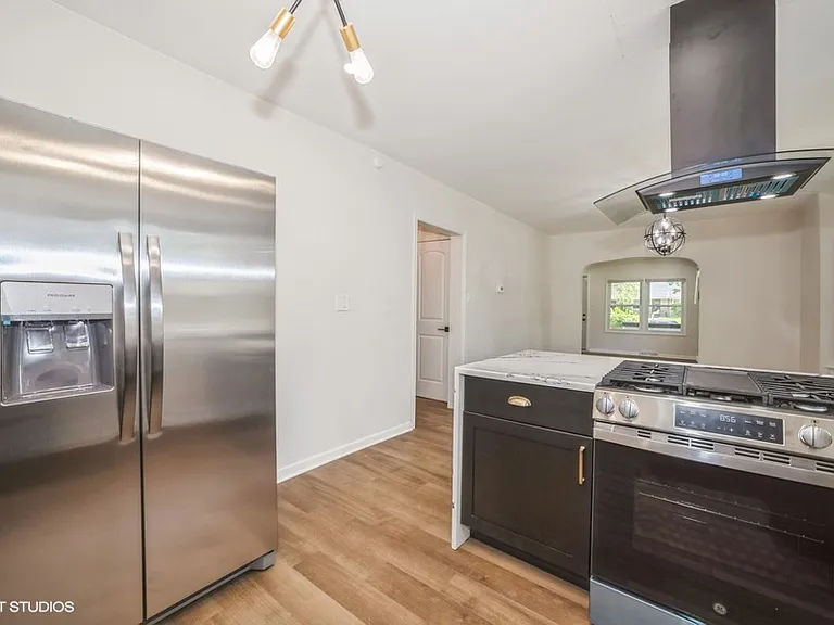 4380 Washington St — Photo 4