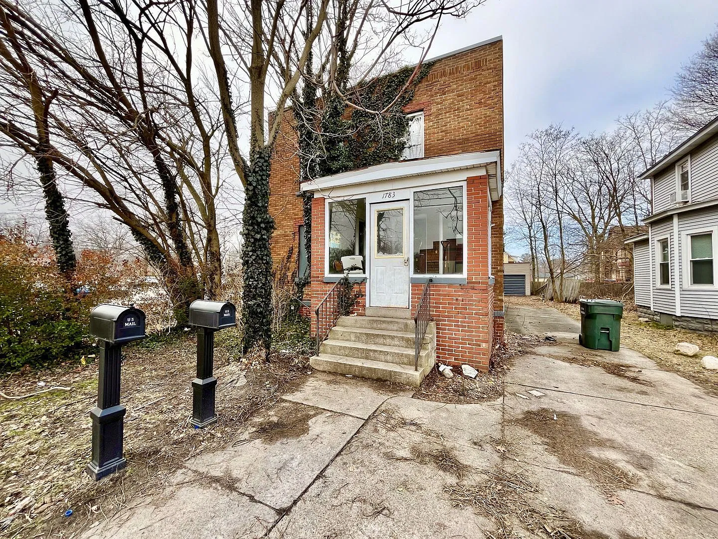 2 bed, 1.0 bath, $895 — Photo 2