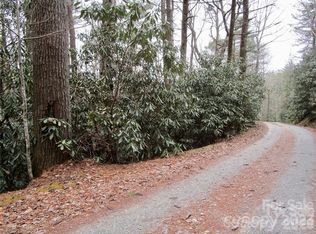 22 Toxaway Falls Dr, Lake Toxaway, NC 28747