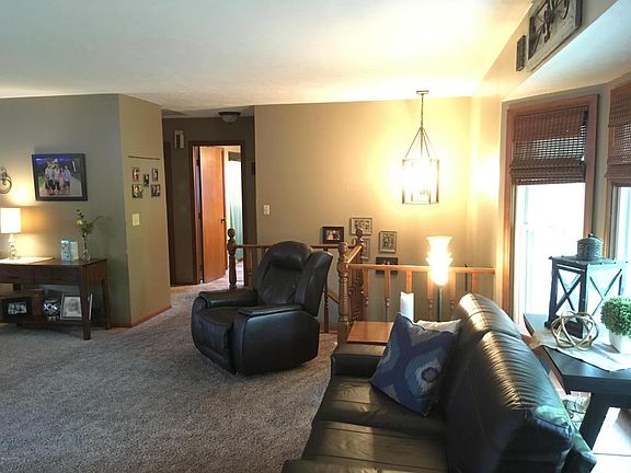 4th image of 105 Standish Dr