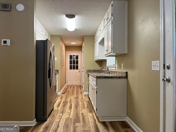 5th image of 502 Chestnut Ln