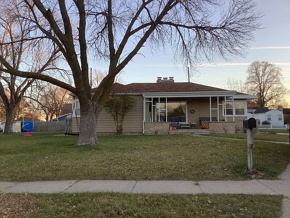 3rd image of 1109 Davis St