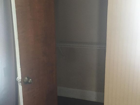 4th image of 110 W Powhatan Ave