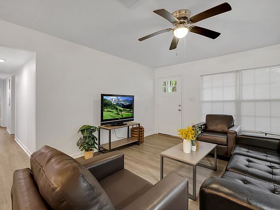 5th image of 219 Bamboo Dr
