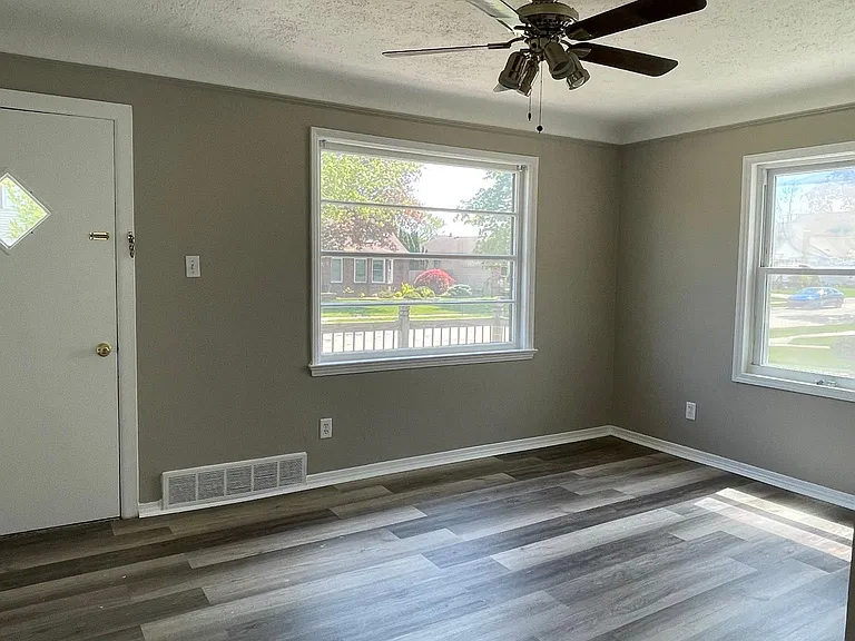 3625 Prairie Ave — Photo 10