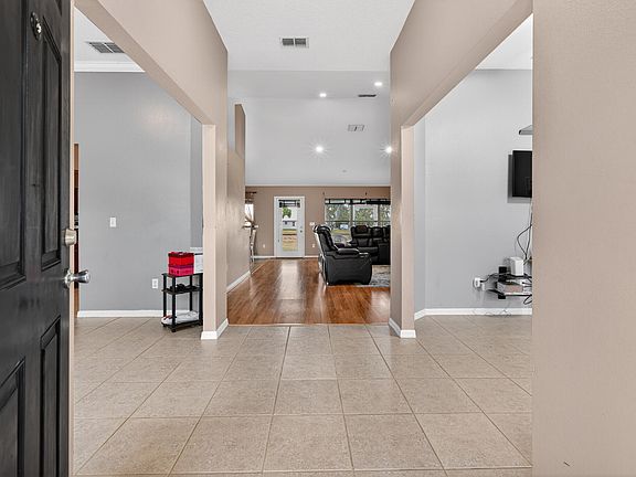 5th image of 1401 SW Bougainvillea Avenue