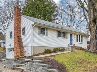 45 Lakeview Ave, Clinton, NJ 08809