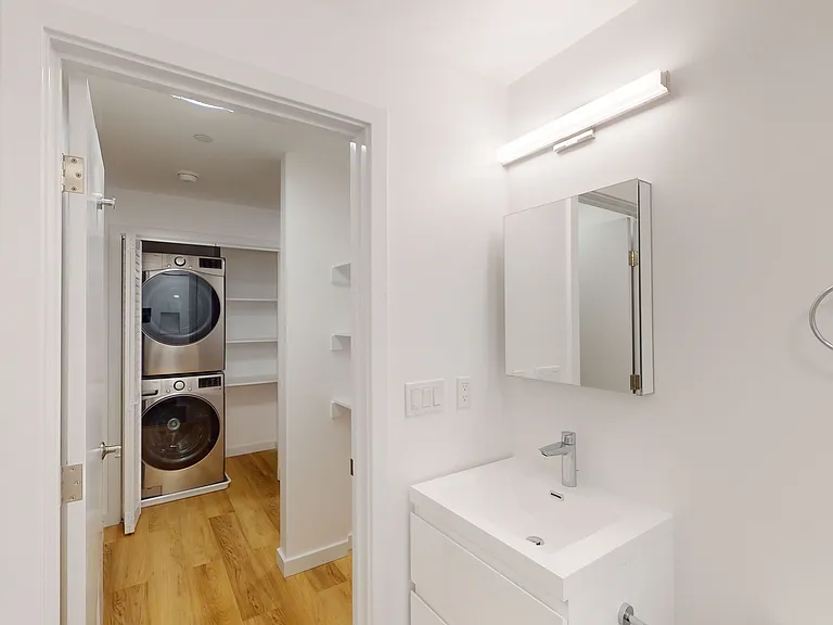 2425 Buchanan St — Photo 10