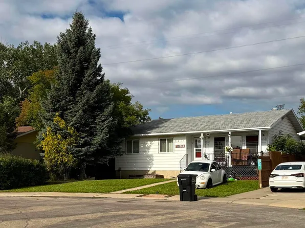 8824 30th Ave NW, Edmonton, AB T6K 2X7