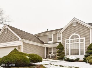 702 Warwick Dr, Carol Stream, IL