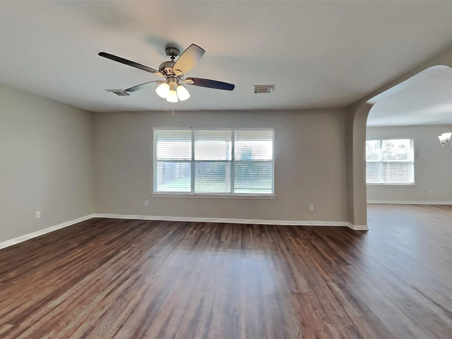 3 bed, 2.5 bath, 2460 sqft, $2,250 — Photo 3