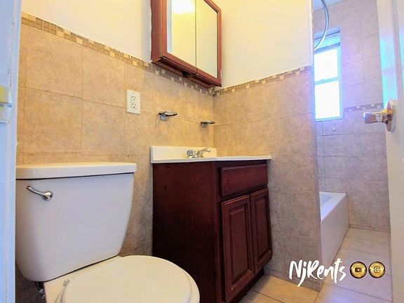 3rd image of 34 Clifton Pl