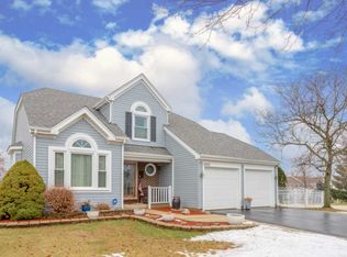 1892 Revere Ln, Elk Grove Village, IL 60007