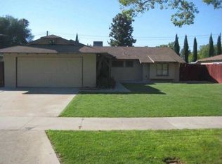 8213 Buckingham Pl, Riverside, CA 92504