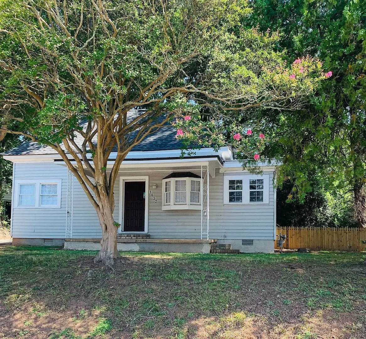 3/2 Renovated House off West Broad Street! Available now! — Photo 2