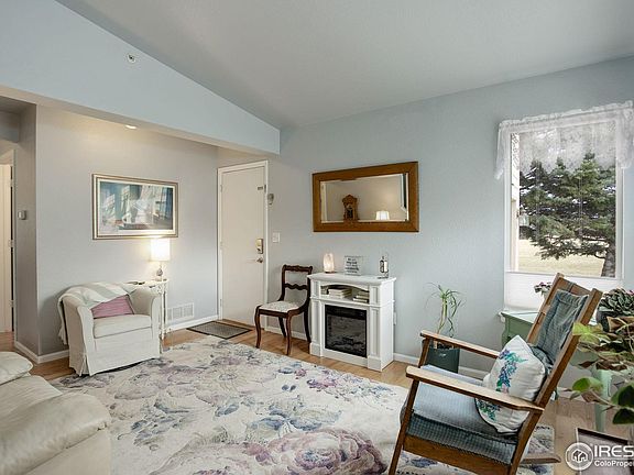 4th image of 208 Dean Cir