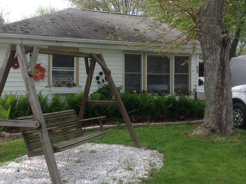 1st image of 205 Hawthorne Dr