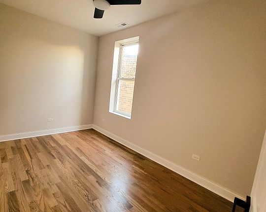 3rd image of 2944 N Rockwell St #3