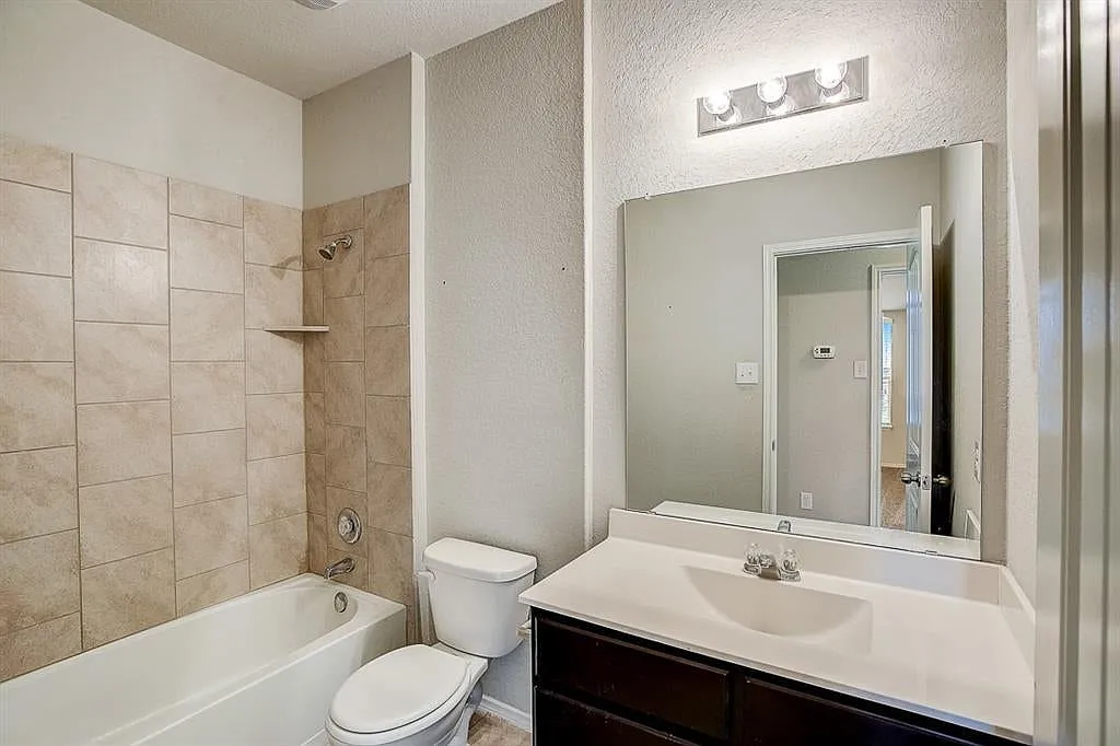 4 bed, 2067 sqft, $995 — Photo 3