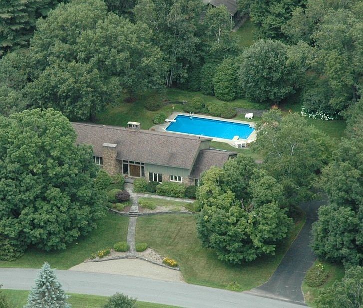 1st image of 7 Saint Andrews Dr