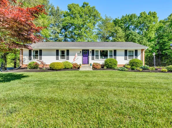 5545 Deer Park Dr, Roanoke, VA 24019