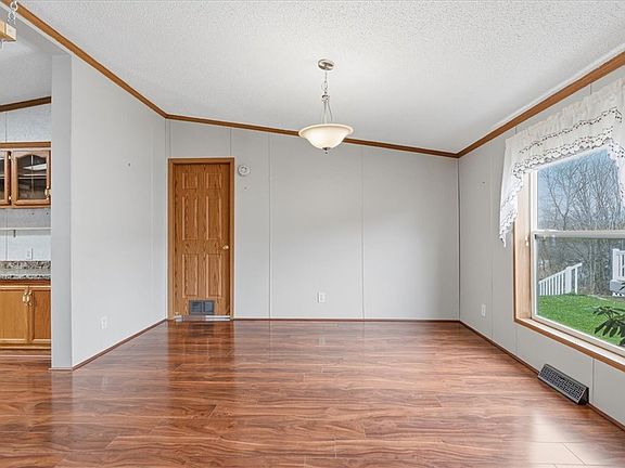 5th image of 20 Rock Lake Ct W