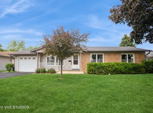 284 Banbury Ave, Elk Grove Village, IL 60007