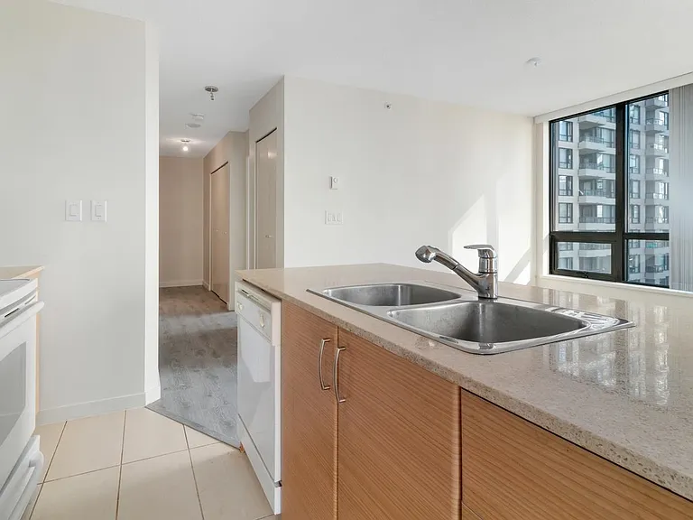 909 Mainland St #1409 — Photo 10