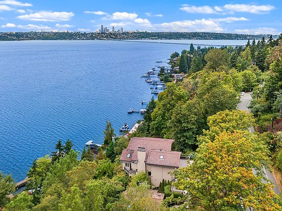 Premier Mercer Island West side, mid/north-end location; close to all MI has to offer, and access to I90 (3 minutes) yet with privacy and seclusion. Abundant onsite, and off-street guest parking.